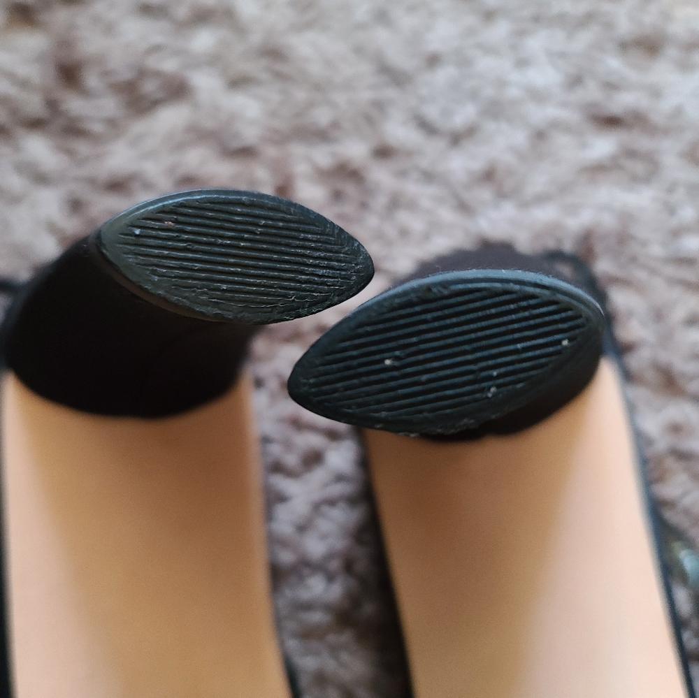 Heels - Picture 3 of 8